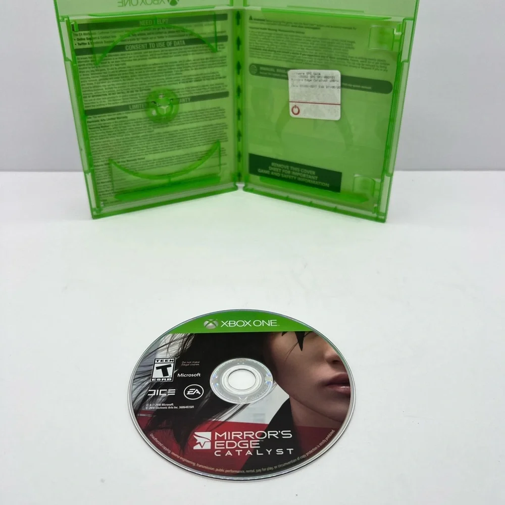 Microsoft Xbox One Game Green and Red Case